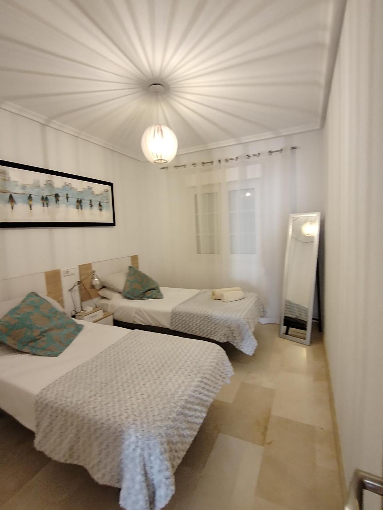 Apartment Townhouse 1 Minute Walk To Plaza Villamartin (Valencia)