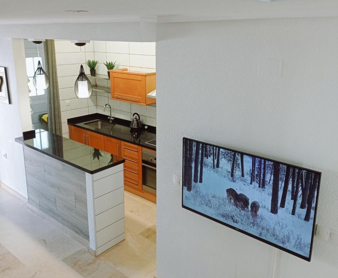 Townhouse 1 Minute Walk To Plaza Apartment
