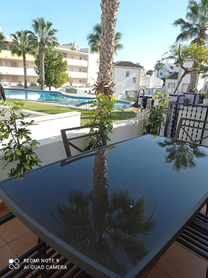 Townhouse 1 Minute Walk To Plaza Apartment *