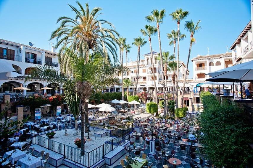 Townhouse 1 Minute Walk To Plaza Apartment Villamartin (Valencia)