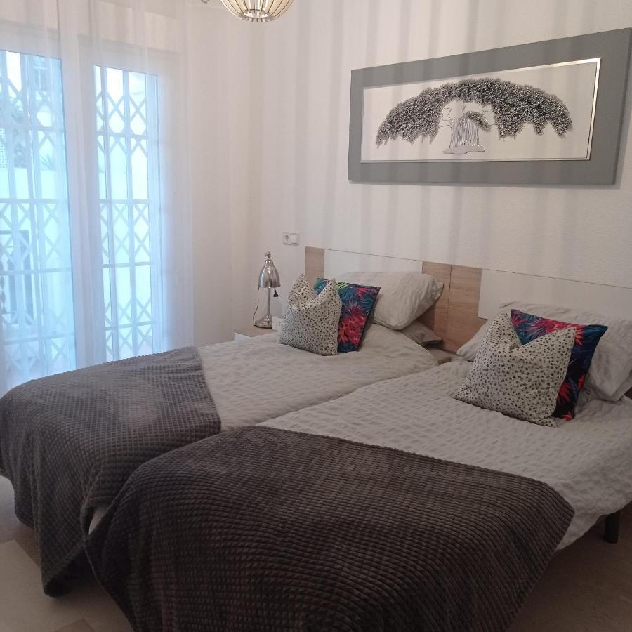 Apartment Townhouse 1 Minute Walk To Plaza Villamartin (Valencia)